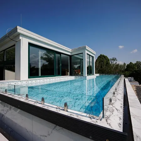 Bauhaus Wellness 106 * Шиофок