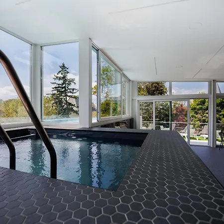 Bauhaus Wellness 106 *