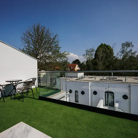 Bauhaus Wellness 106 *